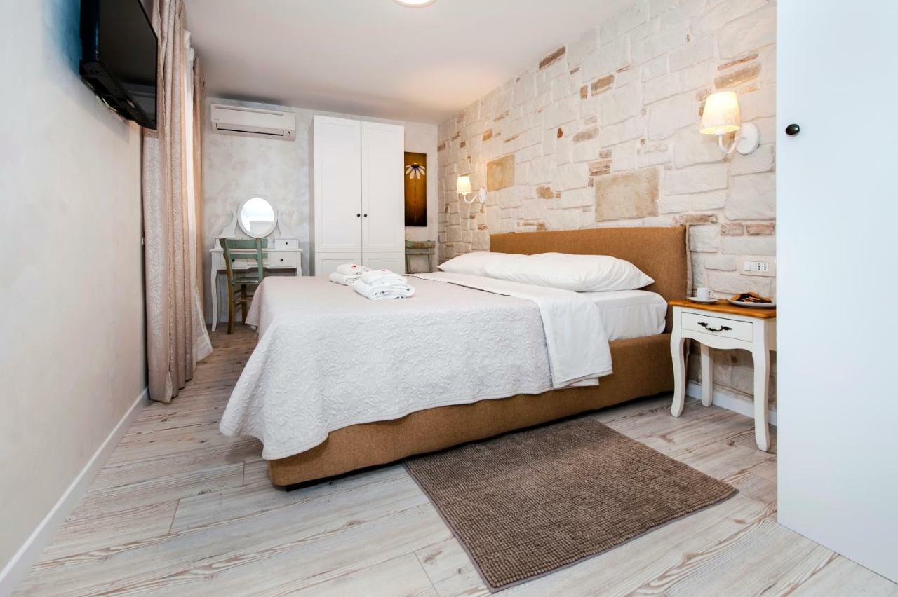 La Fondiaria Hotel โรวีน ภายนอก รูปภาพ